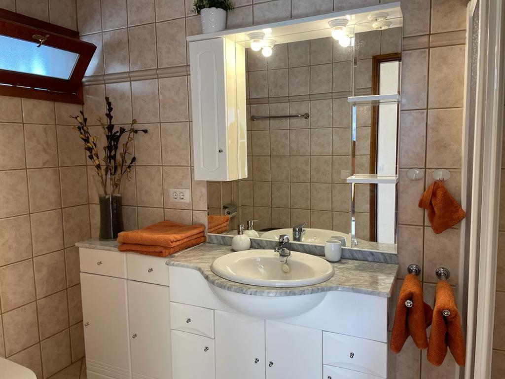 The White Dragos With Ocean View - Ac - Private Pool Apartment Tias Exterior photo